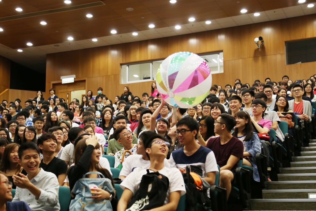 浸大國際學院舉辦迎新活動，介紹學院的各種學習資源和校園設施，幫助新生儘快投入大學生活。