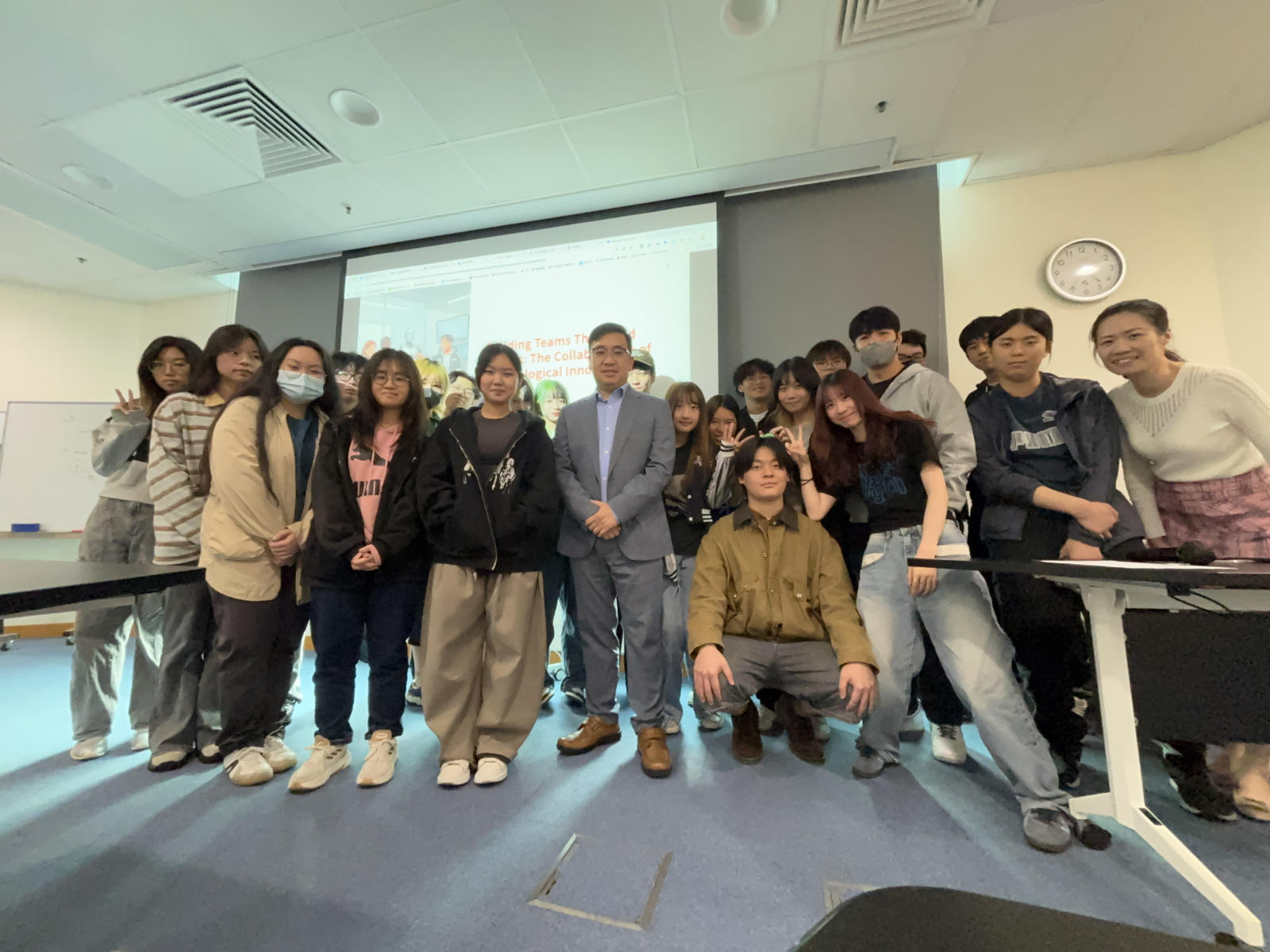 藝術科技設計高級文憑課程（HDATD）邀請到香港機械人學院總監邱嘉俊先生與同學分享人機協作未來趨勢 。