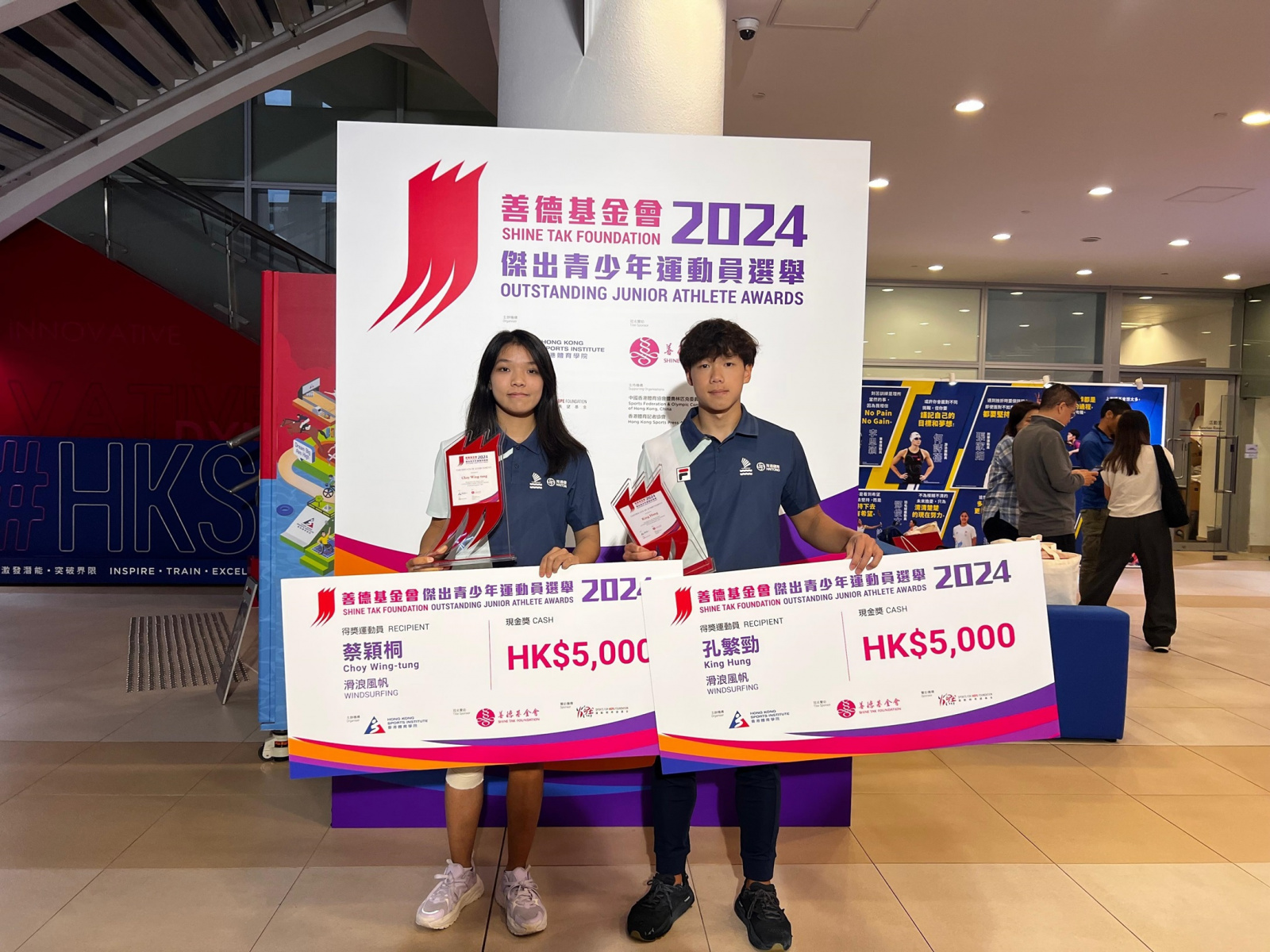 Choy Wing Tung (left) received the Outstanding Junior Athletes Award presented by Shine Tak Foundation, recognising her remarkable achievement in Windsurfing. (Right) Choy’s teammate King Hung.