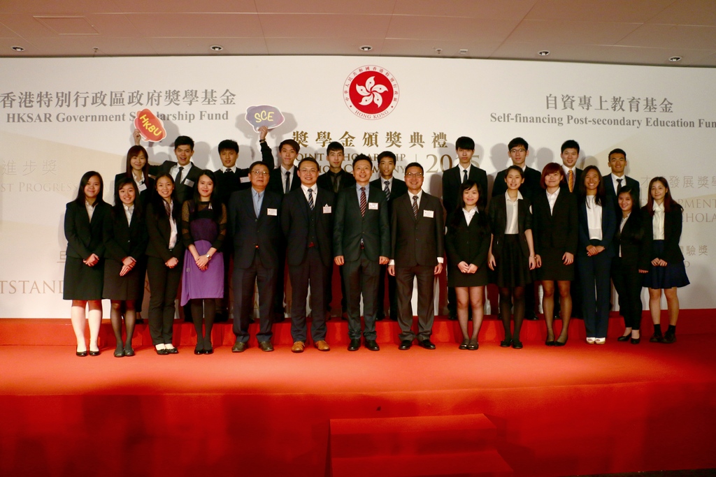 Dr. Sam Lau, Director of CIE, joined the ceremony to express his heartfelt congratulations to the 13 CIE awardee representatives.