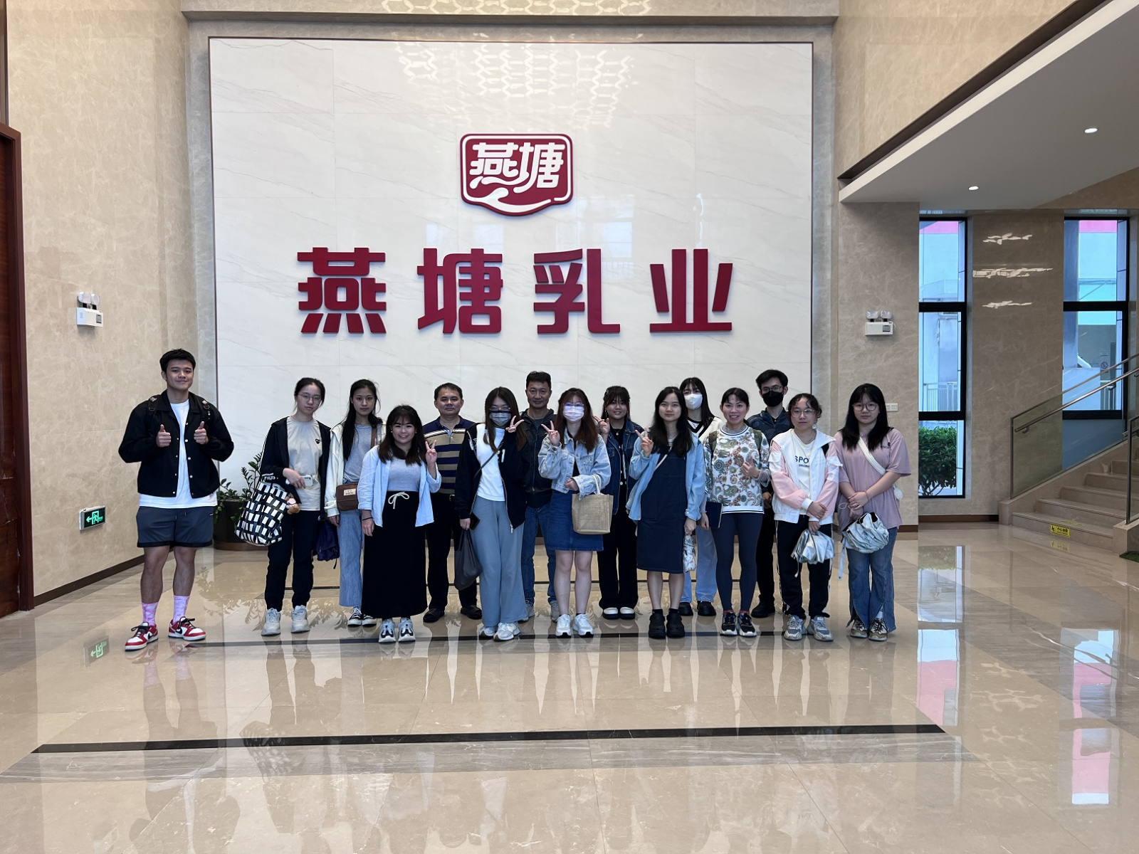 國際學院一班分別修讀健康科學、營養與食物管理、地理及資源管理的同學在學部講師帶領下，於十月前往廣州華南理工大學及佛山大學參加為期兩日一夜的學術交流團。