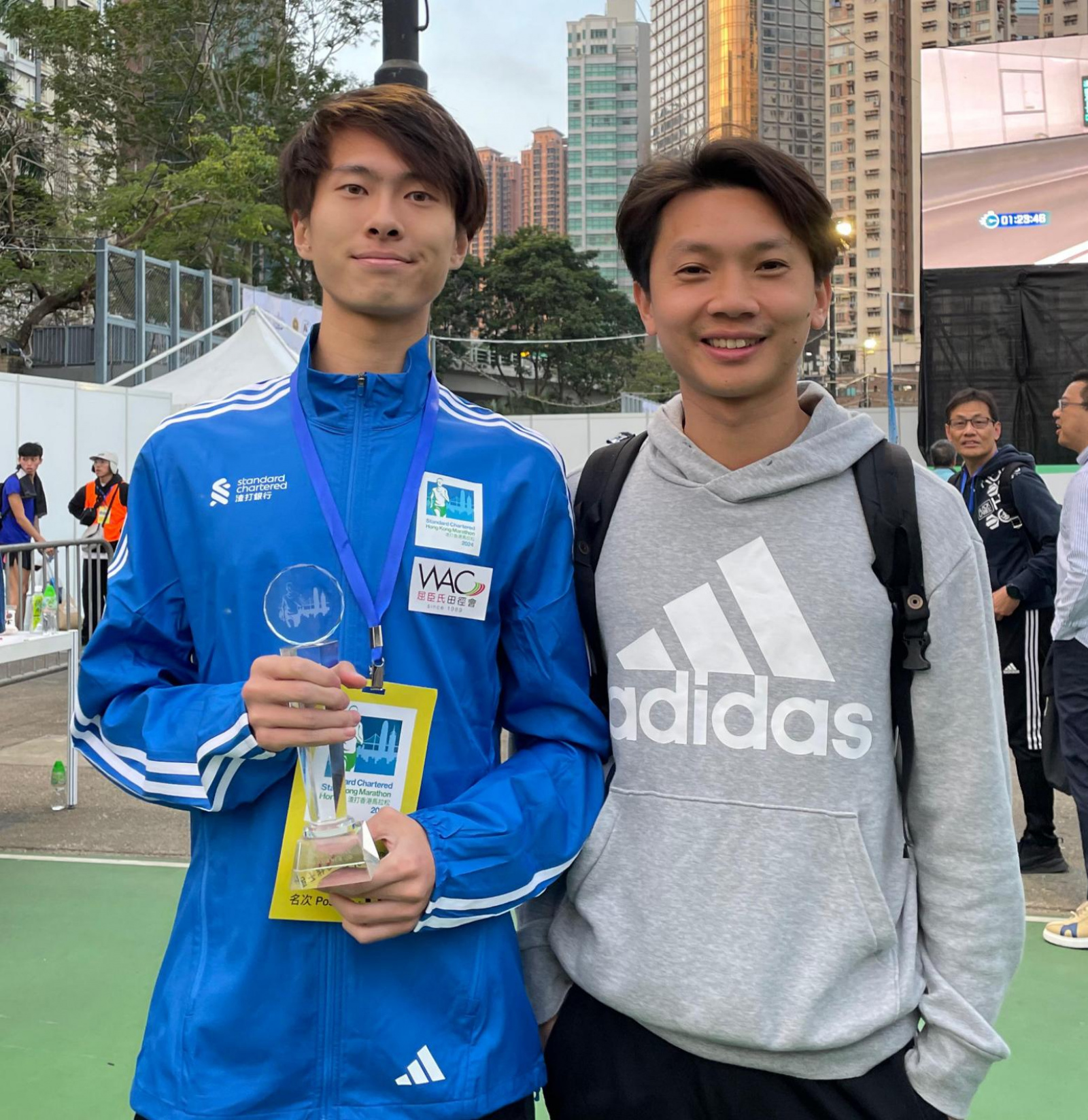 Leung Tak Yeung wins 2nd runner-up in 10km Challenge at the Standard Chartered Hong Kong Marathon